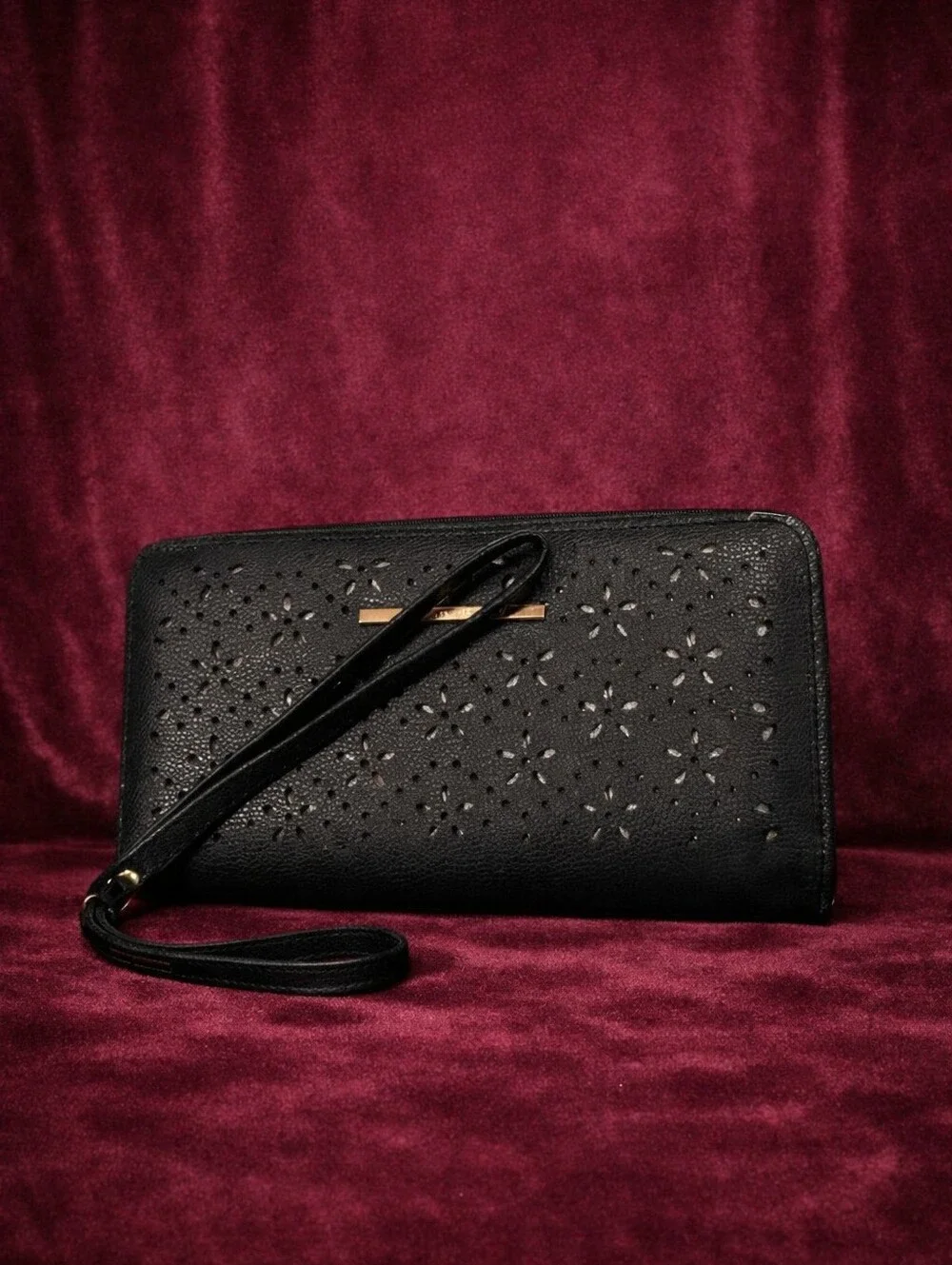 Black Laser-Cut Wristlet Clutch-Unbranded.